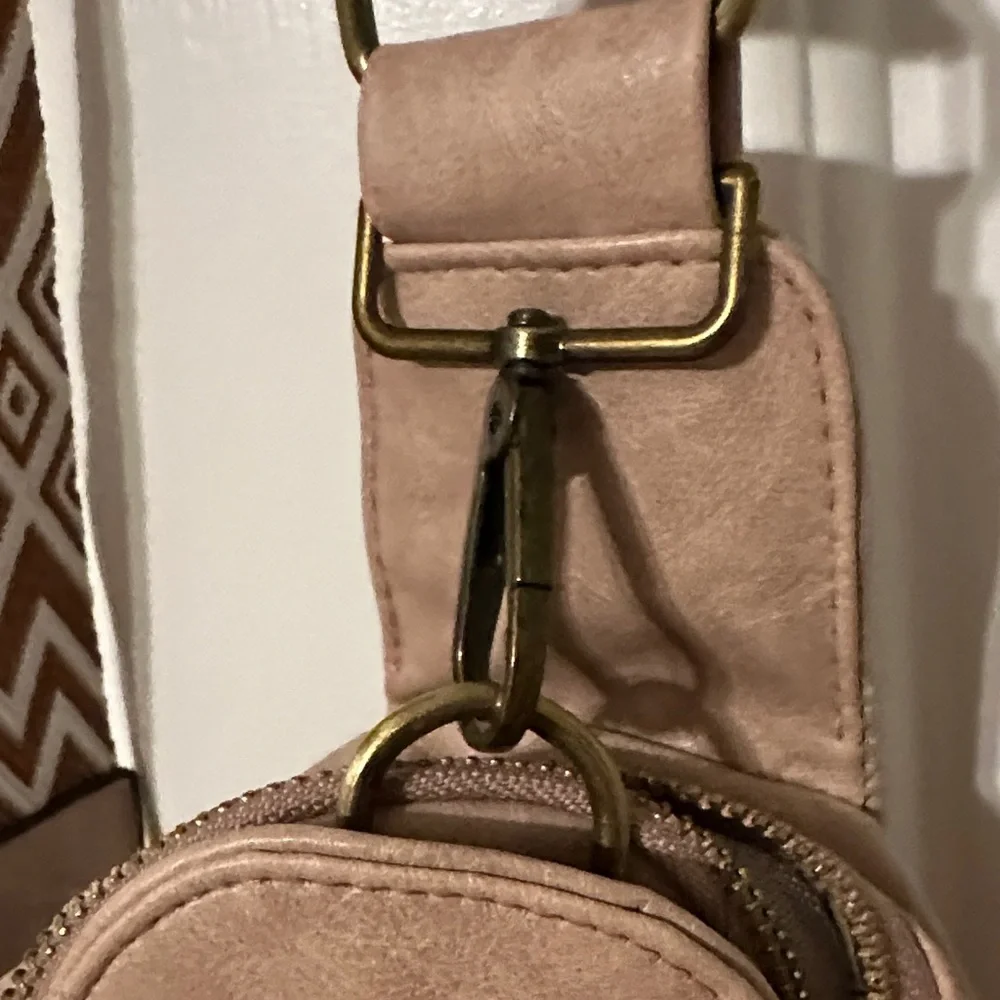 Stylish Tan Crossbody Bag - Picture 6 of 7